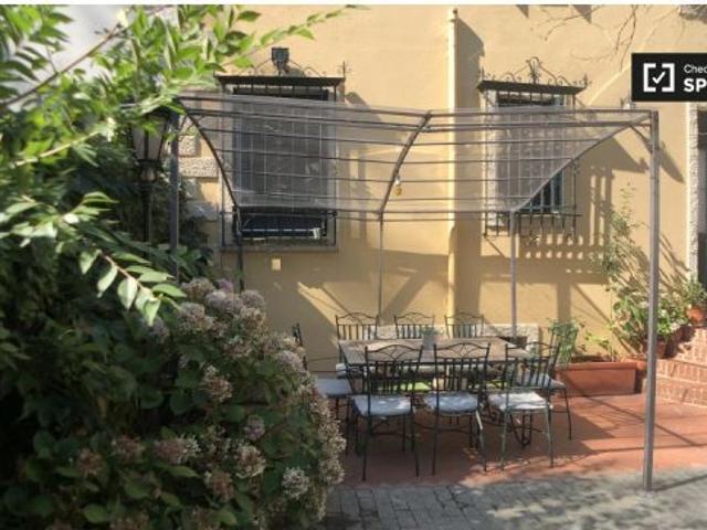 Se alquilan habitaciones en apartamento de 3 dormitorios en Madrid