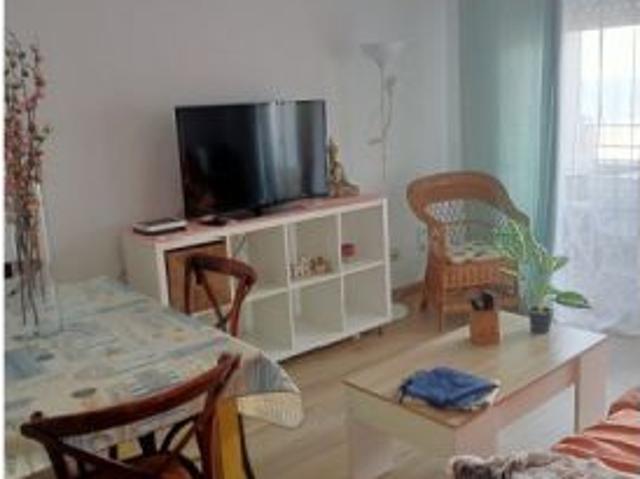 Se alquilan habitaciones en apartamento de 3 dormitorios en Playa De La Victoria