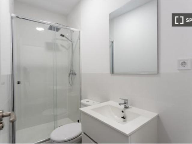 Se alquilan habitaciones en apartamento de 11 habitaciones en Centro