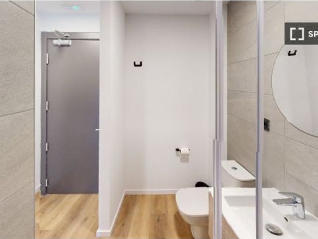 Se alquilan habitaciones en apartamento de 1 dormitorio en Santa Isabel