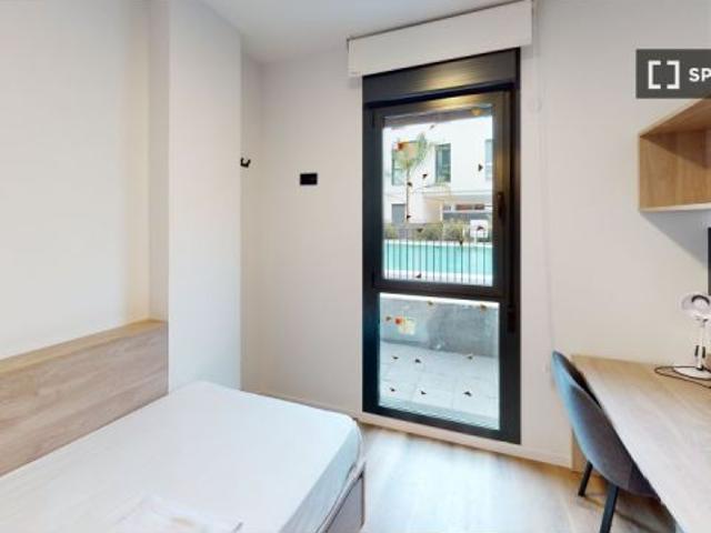 Se alquilan habitaciones en apartamento de 1 dormitorio en Santa Isabel
