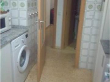 Se alquilan habitaciones en apartamento de 2 dormitorios en Campolivar