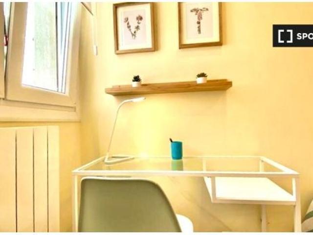 Se alquilan habitaciones en apartamento de 5 dormitorios en Bilbao