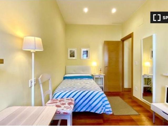 Se alquilan habitaciones en apartamento de 5 dormitorios en Bilbao