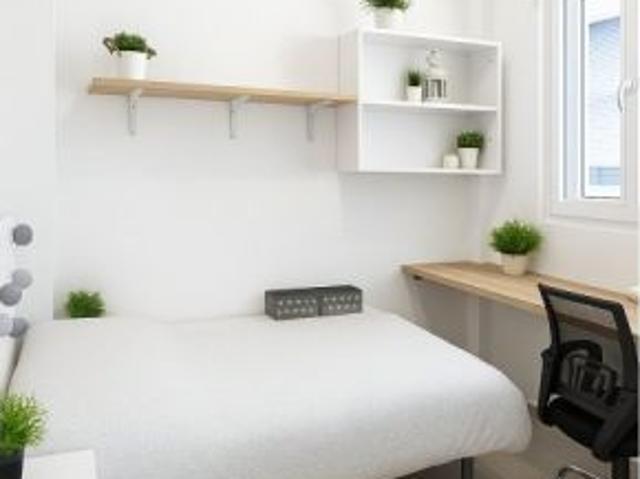 Se alquilan habitaciones en apartamento de 5 dormitorios en Ronda