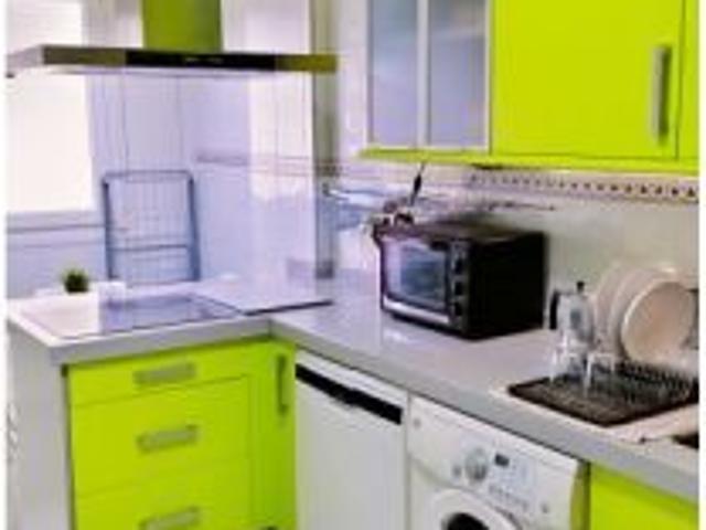 Se alquilan habitaciones en apartamento de 5 habitaciones en Parque De Juan De Austria