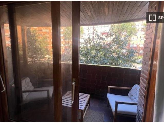 Se alquilan habitaciones en apartamento de 6 dormitorios en Retiro