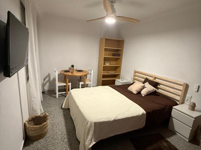 SE ALQUILAN HABITACIONES EN EL CENTRO DE NOVELDA ALICANTE