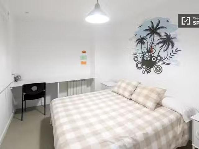 Se alquilan habitaciones en piso compartido en Puerta del Sol.