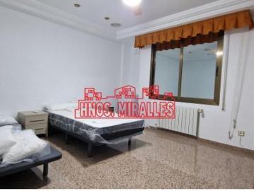 ¡ SE ALQUILAN HABITACIONES EN PISO COMPARTIDO SEMI REFORMADO Y EQUIPADO CON TODO LO NECESARIO.!