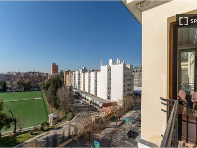 Se alquilan habitaciones en piso de 8 habitaciones en Chamberí