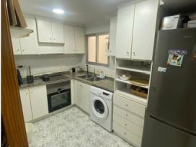 Se alquilan habitaciones en piso de 3 habitaciones en Mislata