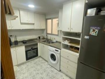 Se alquilan habitaciones en piso de 3 habitaciones en Mislata