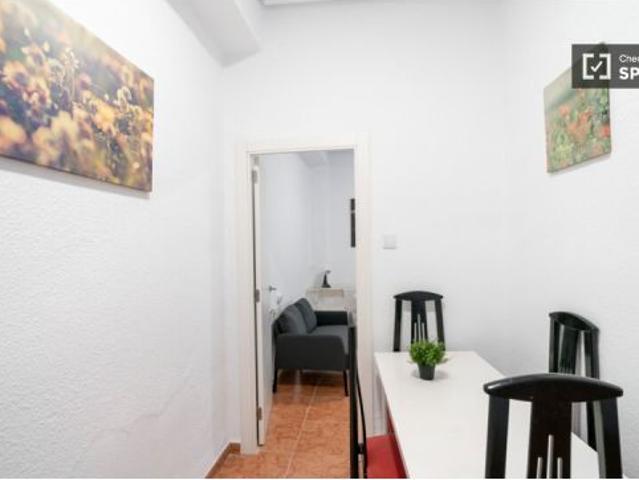 Se alquilan habitaciones en un apartamento de 4 dormitorios en Ciutat Vella