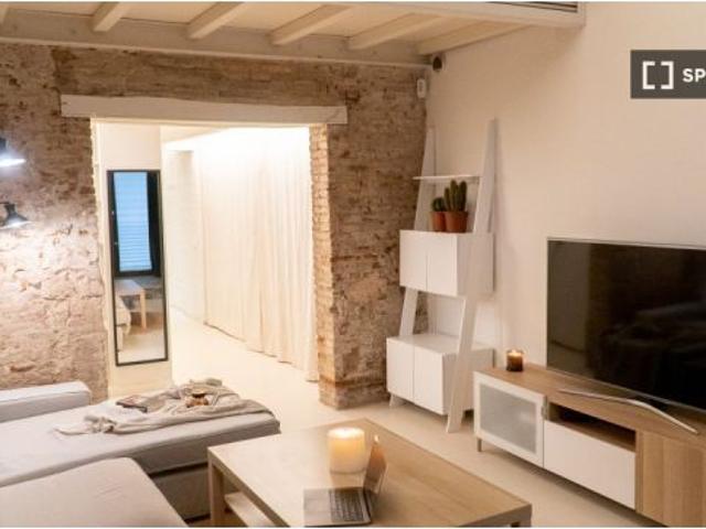 Se alquilan habitaciones en un apartamento de 4 dormitorios en Ciutat Vella