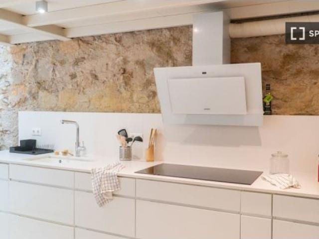 Se alquilan habitaciones en un apartamento de 4 dormitorios en Ciutat Vella