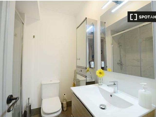 Se alquilan habitaciones en un apartamento de 4 dormitorios en Deusto, Bilbao