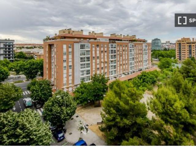 Se alquilan habitaciones en un apartamento de 5 dormitorios en Atocha