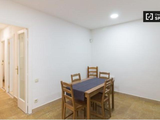 Se alquilan habitaciones en un apartamento de 5 dormitorios en El Raval
