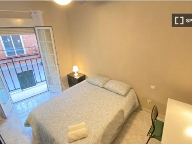Se alquilan habitaciones en un piso de 3 habitaciones en Madrid!