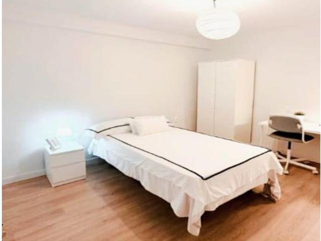 SE ALQUILAN HABITACIONES PARA LARGA TEMPORADA