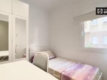 Se alquilan habitaciones para mujeres en piso de 5 dormitorios.