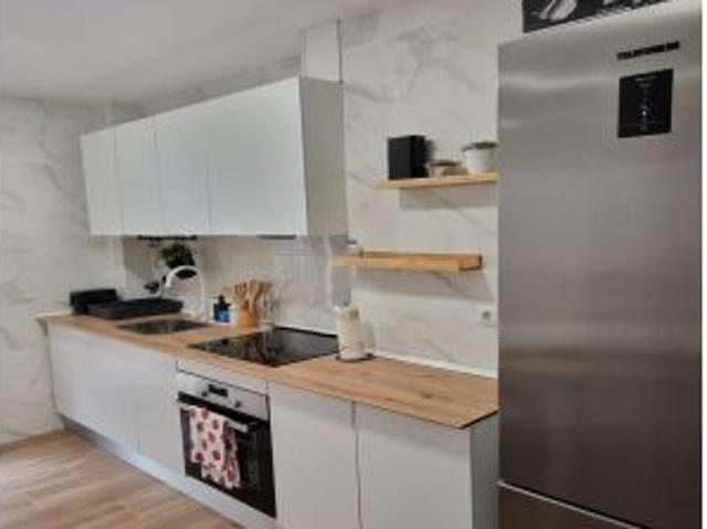 SE ALQUILAN HABITACIONES PISO ZONA HOSPITAL ESTUDIANTES
