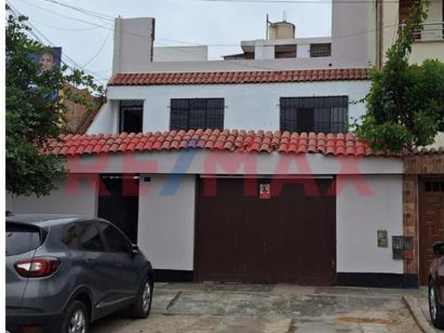 Se Aqluila Casa De 2 Pisos En La Perla
