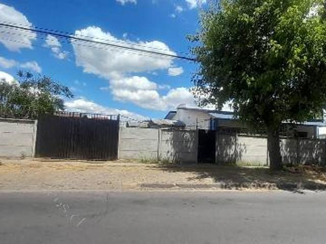 SE ARRIENDA AMPLIA CASA CON GALPON