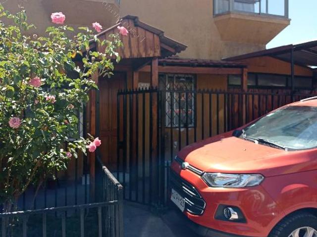 SE ARRIENDA AMPLIA CASA DE 4 DORMITORIOS PASAJE CERRADO