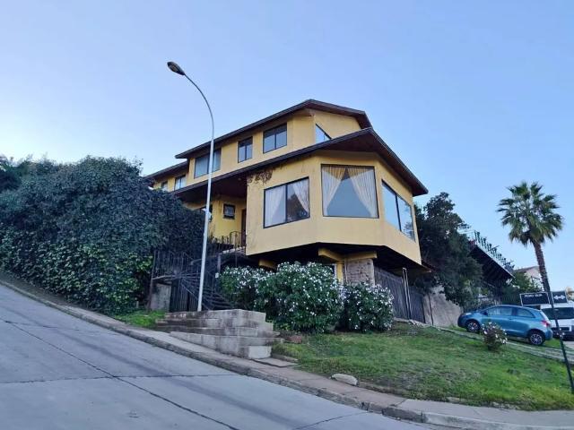 Se arrienda amplia casa de 6h 3b en los almendros, reñaca