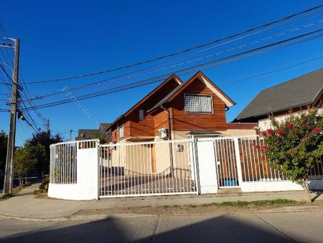 Se arrienda amplia casa de dos pisos Parque las Rastras III