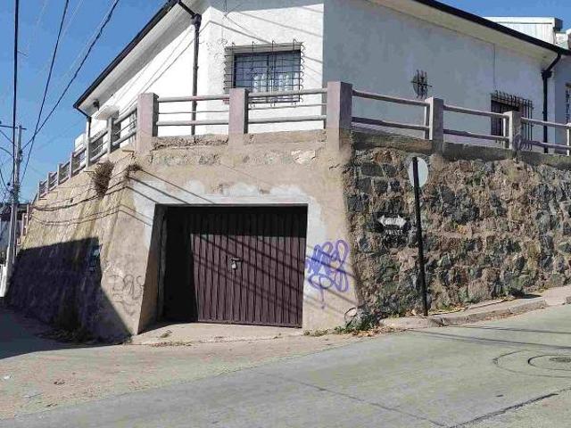 Se arrienda amplia casa en Agua Santa 340m2 terreno Viña