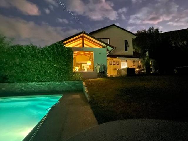 SE ARRIENDA AMPLIA CASA RECIÉN REMODELADA 5D 3B