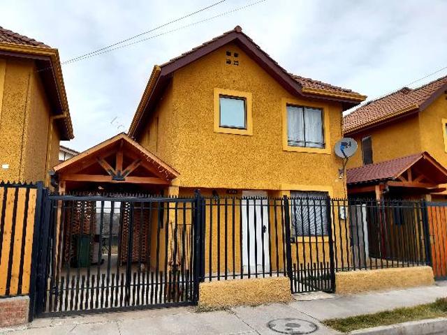 Se arrienda amplia y acogedora casa en peñaflor