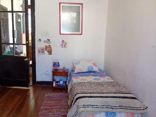 se arrienda amplia y confortable pieza, con o sin amoblar, en barrio residencial de Valparaiso