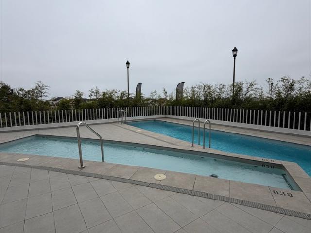Se arrienda bello apartamento en Bosques de Montemar nuevo a estrenar