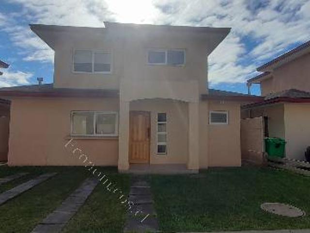 Se Arrienda Casa Nueva 3 Dormitorios Condominio Quillota