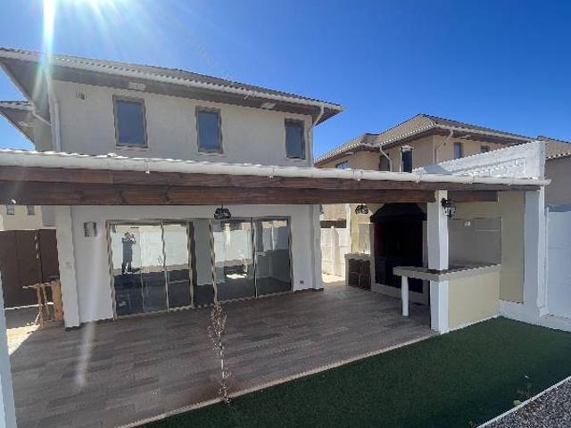 se arrienda casa nueva