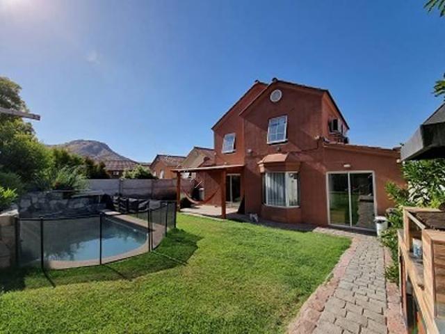 SE ARRIENDA CASA CON PISCINA, VALLE LO CAMPINO QUILICURA