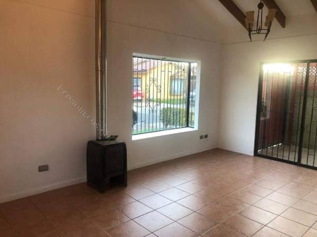 Se arrienda casa condominio la Cruz