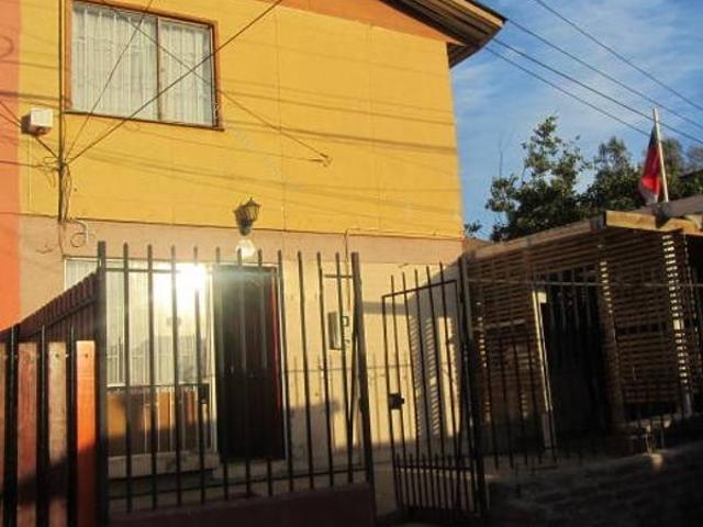 SE ARRIENDA CASA DE DOS PISOS PAREADA SECTOR SUR