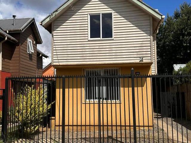 Se arrienda casa de 2 pisos