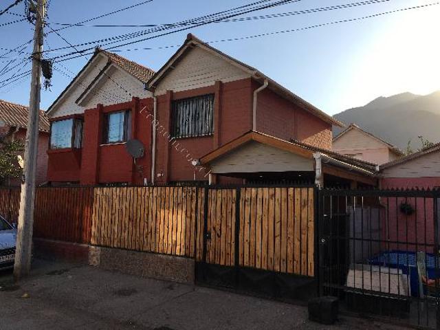 Se arrienda casa de 2 pisos en Lampa