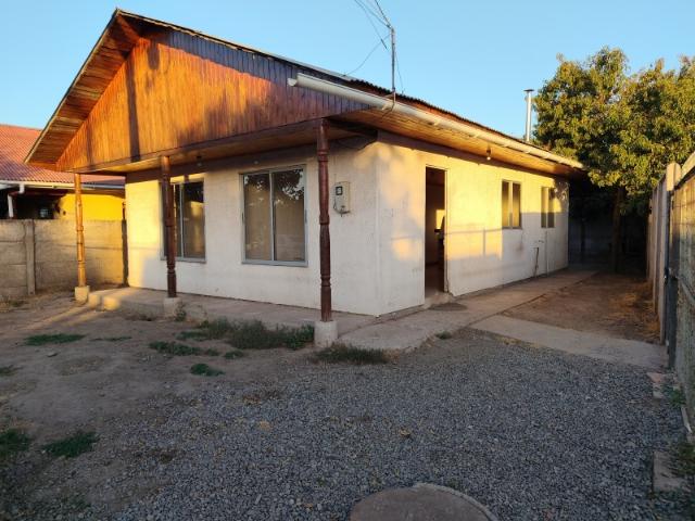 Se arrienda casa en Manuel mont chepica