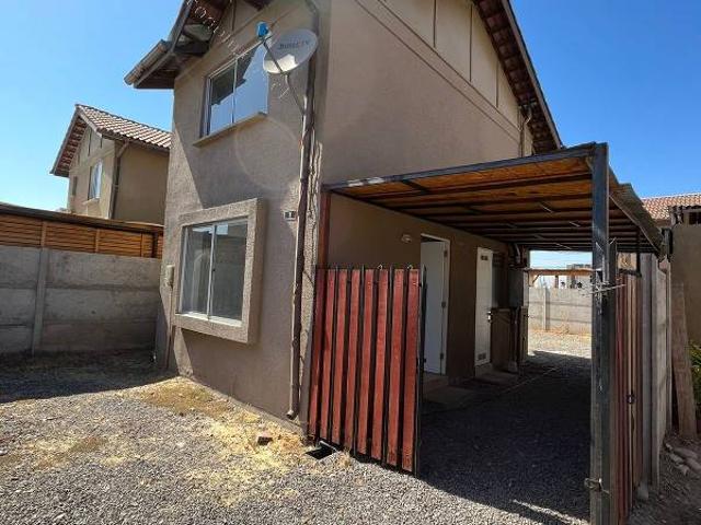 SE ARRIENDA CASA EN COND. BRISAS DEL VALLE. Valle grande