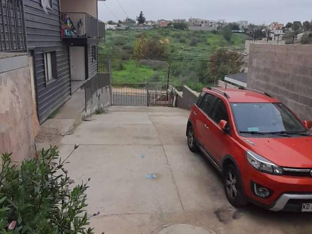 se arrienda casa en condominio