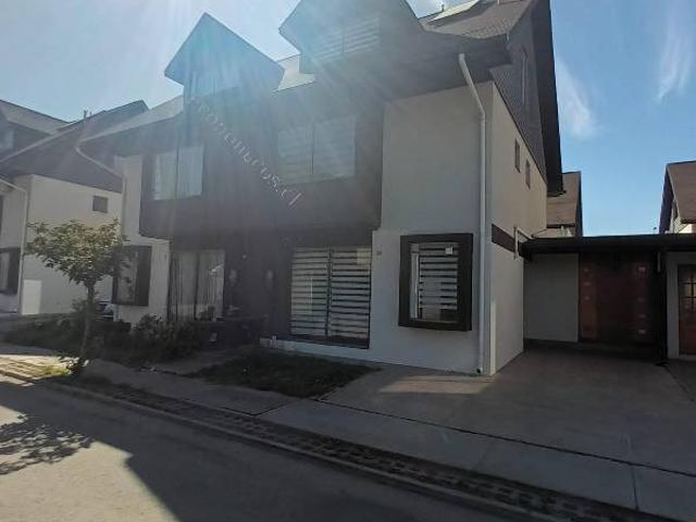 Se Arrienda casa en Condominio los Naranjos Maipu
