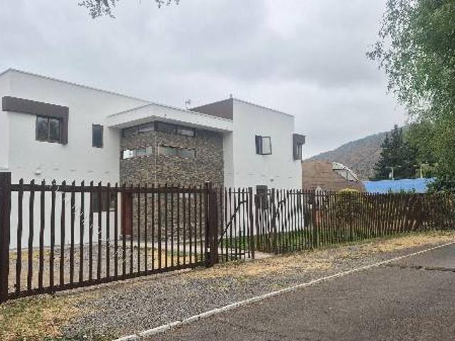 SE ARRIENDA CASA EN CONDOMINIO MACHALI