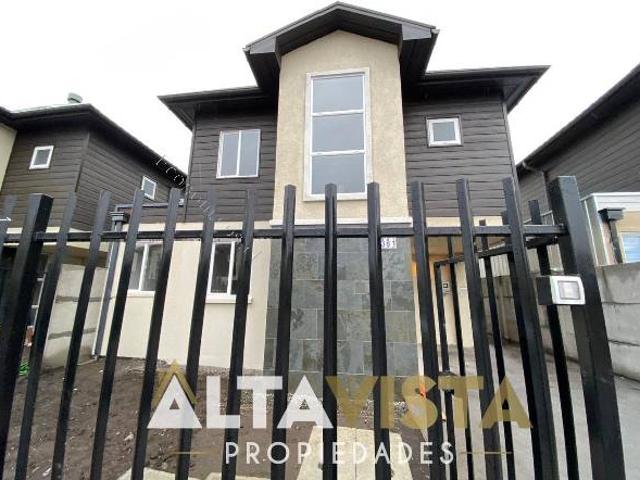 SE ARRIENDA CASA EN CONDOMINIO VILLA TRES VIENTOS